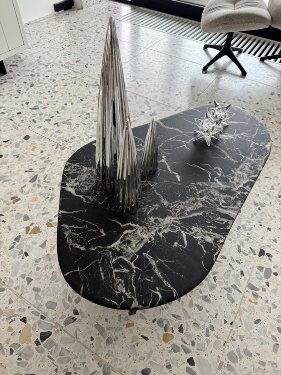 Image 1 of Mesa de centro ovalada con aspecto de mármol Polspotten