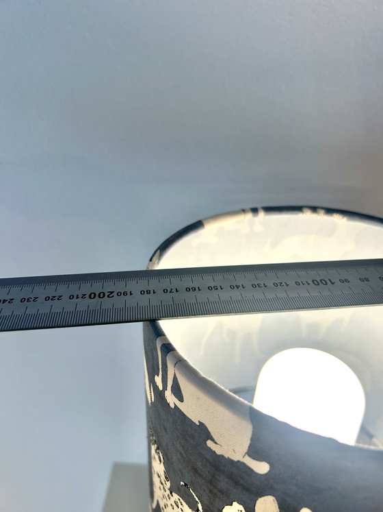 Image 1 of Une lampe de table sans fil très charmante, fabriquée à partir d'un vase en faïence des années 1950/60.