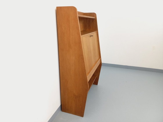 Image 1 of Meuble secrétaire bibliothèque de rangement vintage en bois de chêne des années 60