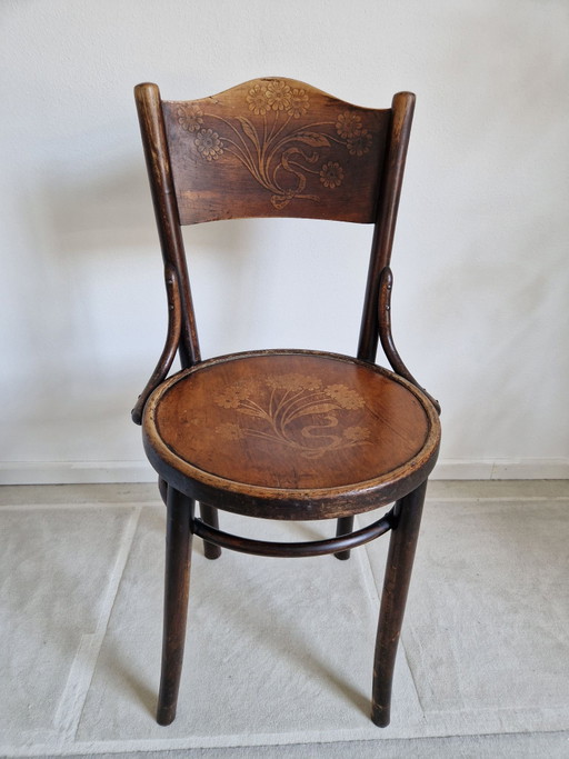 Jugendstil Bugholzstuhl mit floraler Brandmalerei