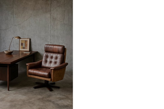 Image 1 of Vintage Mid-Century Deense moderne bruine leren draaifauteuil van Lystager Industri, jaren 70