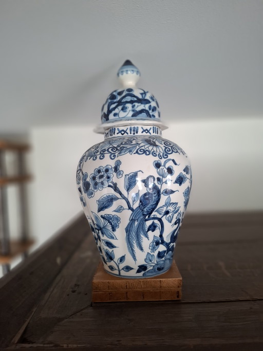 1 pair of Makkum lidded vases