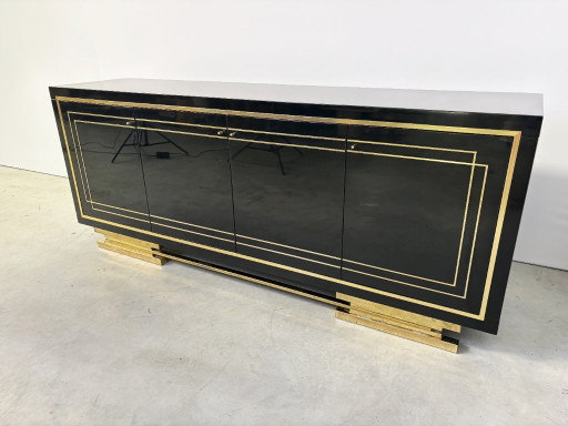 Buffet bas vintage en laque noire et laiton, années 1980