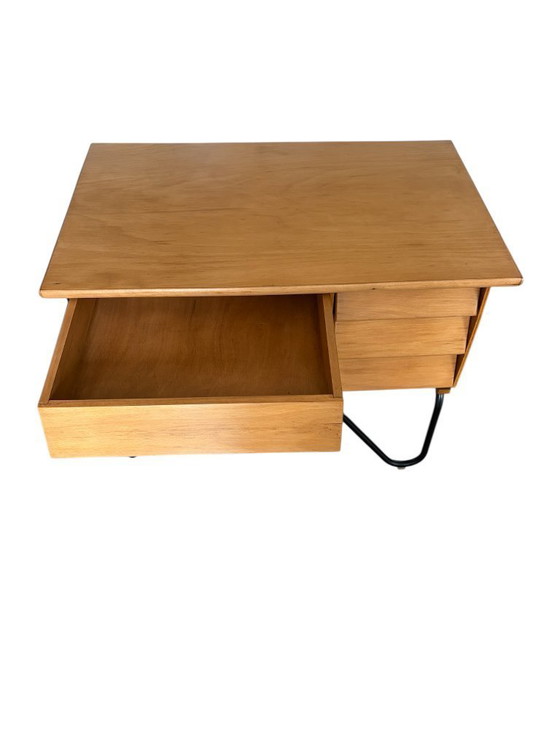 Image 1 of Bureau ancien 1950