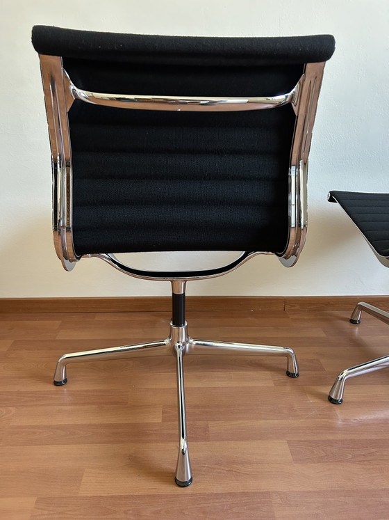 Image 1 of 2 x Vitra Eames EA 108 Drehstühle