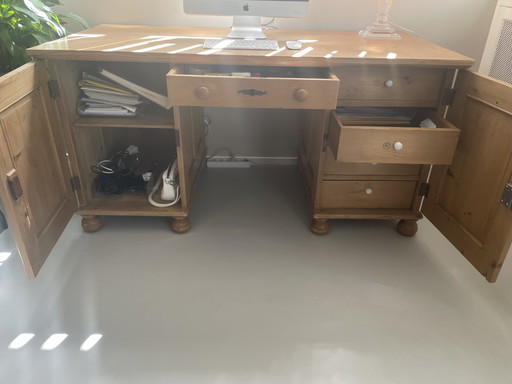 Kiefernschreibtisch mit Stauraum