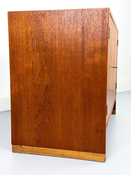 Image 1 of Teakhouten Ry-100 kast van Hans J. Wegner voor Ry Møbler, jaren 60