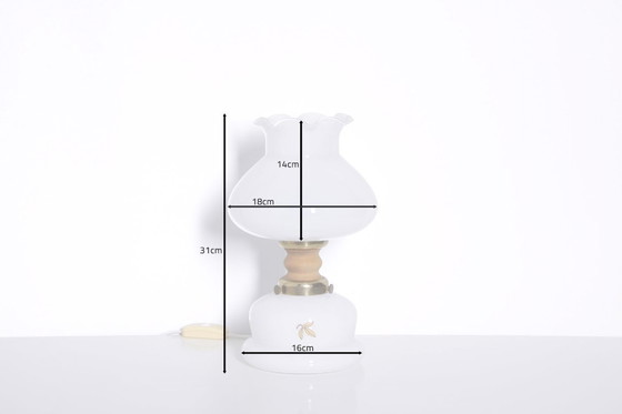 Image 1 of Petroleumlamp, glazen kap, opaalglas, retro jaren 70