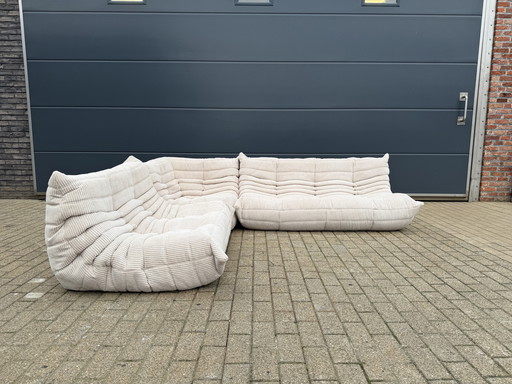 Sofá de 3 plazas, 2 plazas y esquinero Togo de Ligne Roset en pana beige