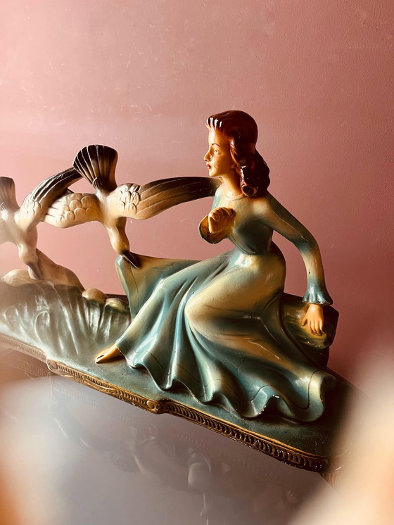 Image 1 of Art-Deco-Statue einer Frau mit Vögeln