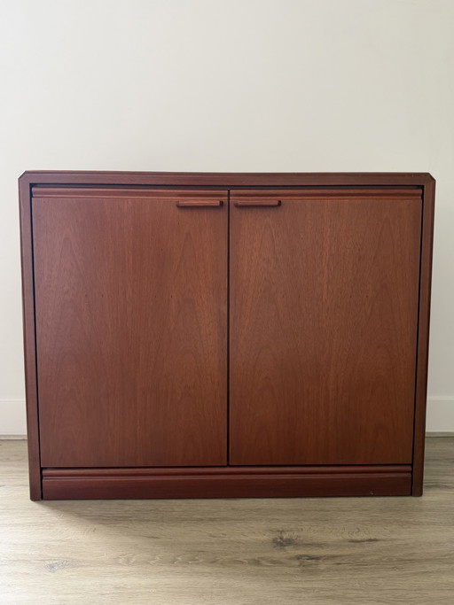 Vintage Hülsta Kast Met Deurtjes Mahonie/Teak, Jaren ’70/’80 – dressoirs, Wood