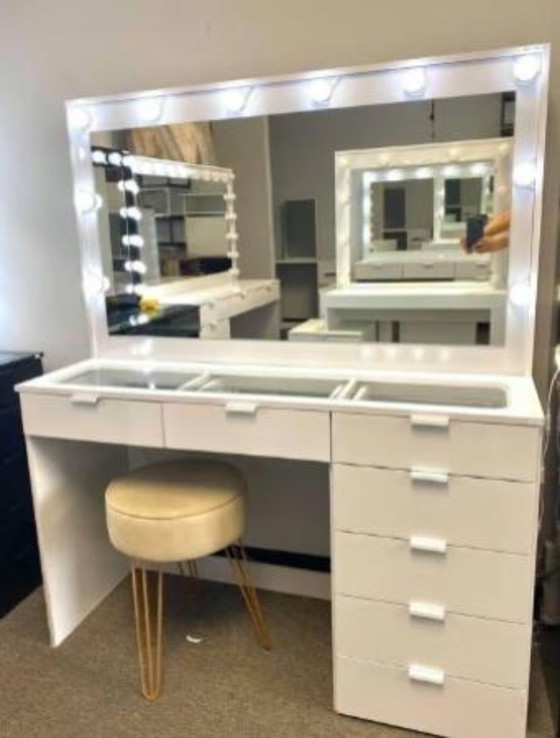 Image 1 of Nieuwe witte make-upkast met 7 lades, glazen blad en 10 lampen.