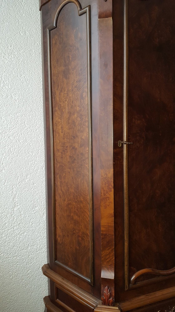 Image 1 of Armoire à panse classique