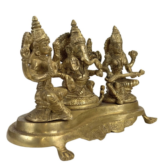 Pesada estatua india de altar de latón de Ganesha, Lakshmi y Saraswati - 3 kg (antigua) – Objetos decorativos (photo 2 of 11)