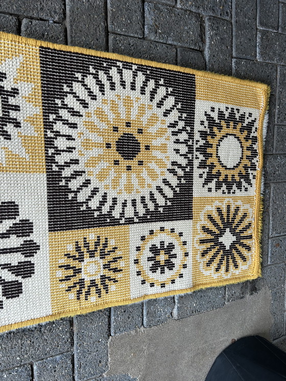 Image 1 of Tappeto/tavolo vintage anni '70, giallo e nero