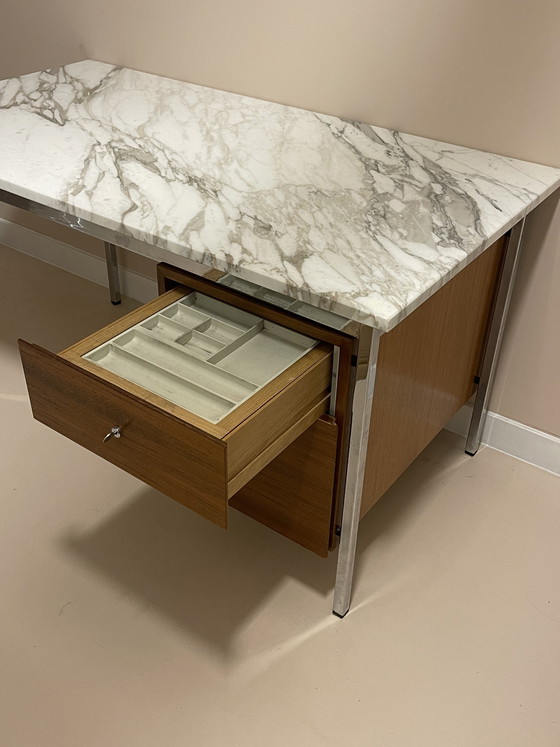 Image 1 of Bureau Florence Knoll