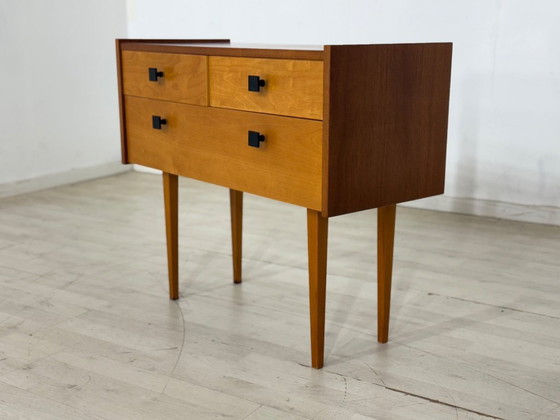 Image 1 of Cassettiera di metà secolo Armadio da corridoio Armadio vintage