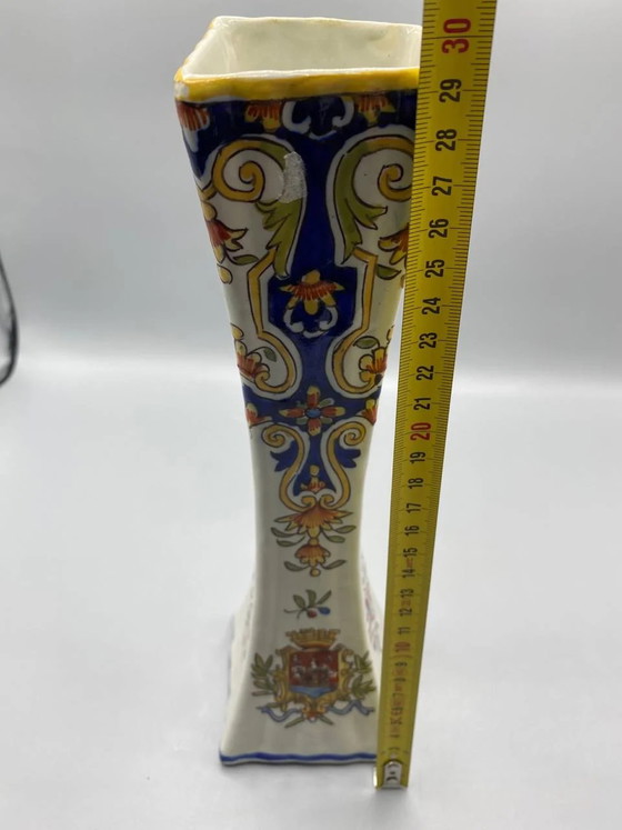 Grote faience cornetvaas, Rouen-decoratie, wapen van Les Sables-d'Olonne – Decoratieve objecten (photo 6 of 7)