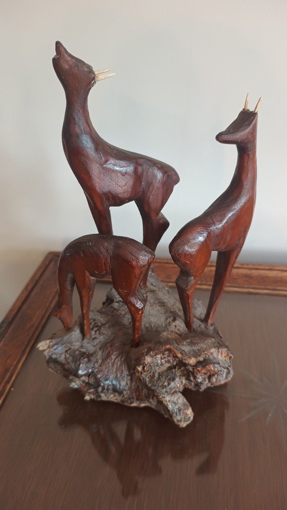 Image 1 of Cerf en bois avec son petit, style années 1960