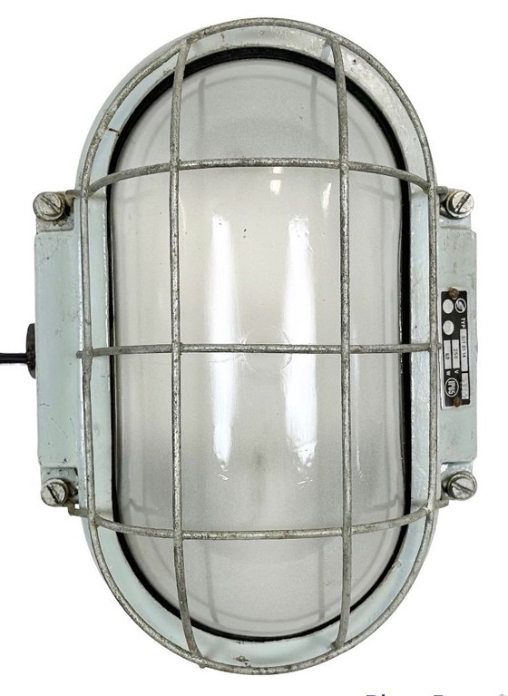 Image 1 of Applique industriale in alluminio pressofuso con vetro opalino di Elektrosvit, anni '70