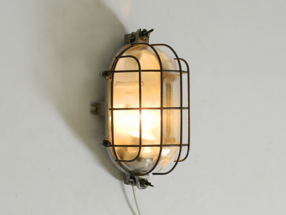 Image 1 of Rare grande lampe d'usine vintage des années 1950, en aluminium moulé et en verre.