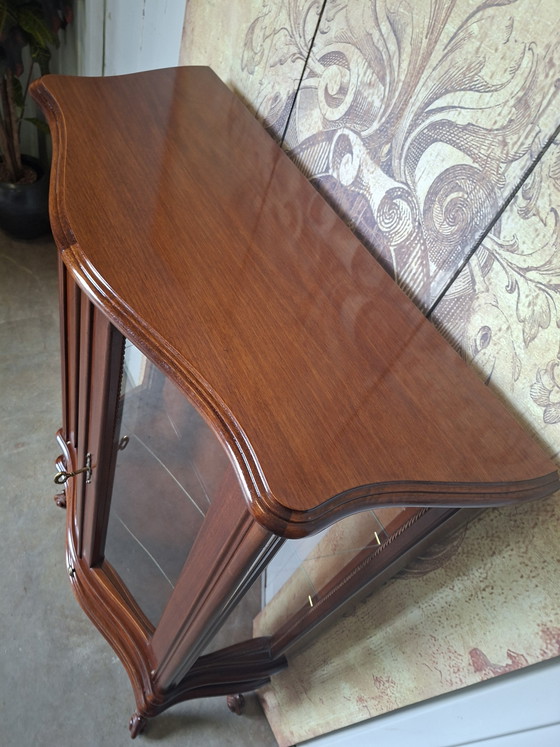 Image 1 of Classic English Mahogany Low Display Cabinet, china cabinet, liquor cabinet. Dimensions: 84x36cm and 130 cm high.