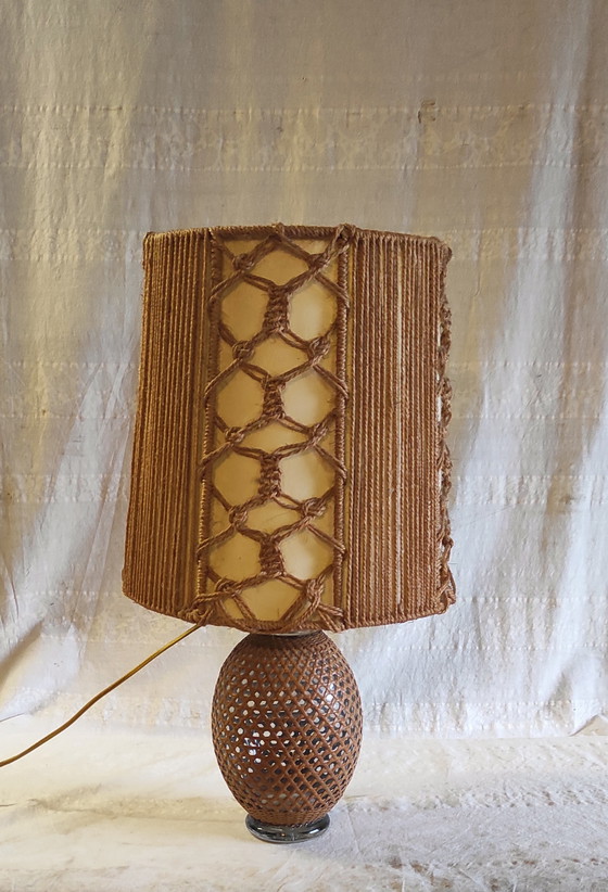 Image 1 of Lámpara de mesa de mimbre y cuerda - años 60/70