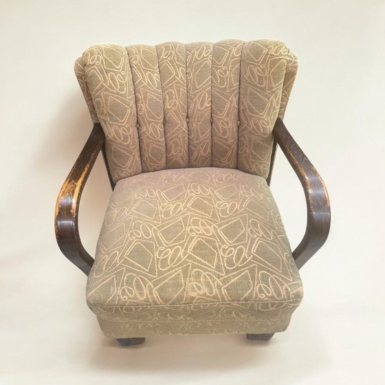 Image 1 of Art Deco Bugholzsessel - ca. 1940er Jahre deutscher Cocktailsessel mit Bugholzarmlehnen und grünem Brokatbezug.