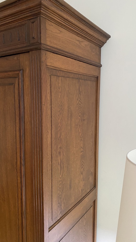 Image 1 of Magnifique armoire antique élégante avec beaucoup d'espace de rangement et 3 tiroirs