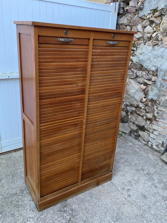 Image 1 of Eikenhouten archiefkast met dubbele kolom en gordijn uit de jaren 50