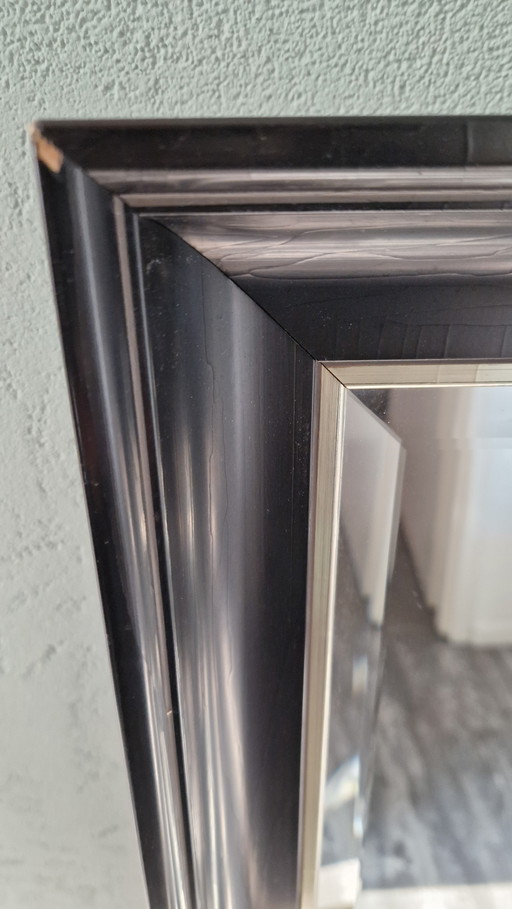 Schöner Höhlenspiegel mit facettiertem Rand in Glas