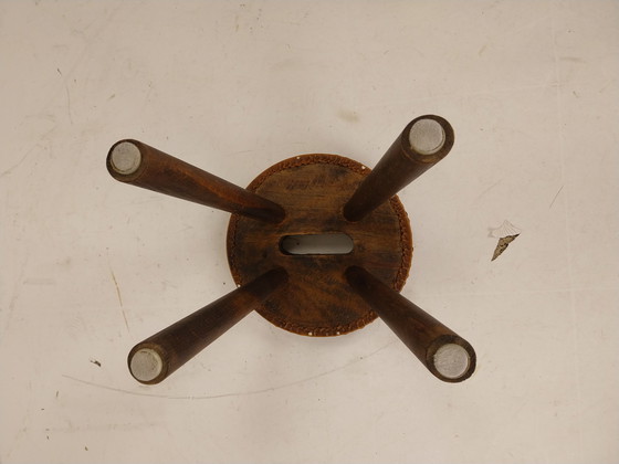 Image 1 of 1 sgabello brutalista con rivestimento in similpelle e chiodi neri anni '70