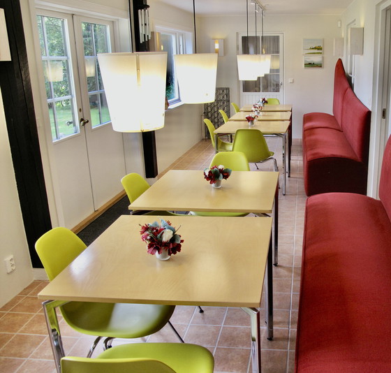 Image 1 of Chaise Vitra - Chaise d'appoint Eames en plastique RE DSS-N - Empilable (20 Disponible)