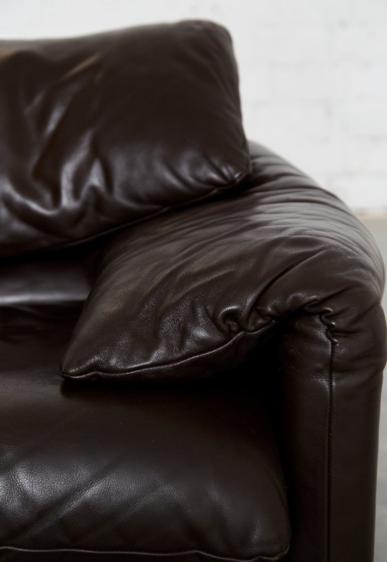 Image 1 of Maralunga-Loungesessel und passender Hocker aus Leder von Vico Magistretti für Cassina, 1980er Jahre, 2er-Set