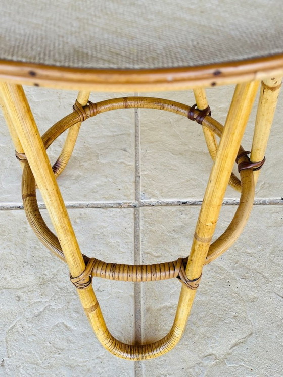 Image 1 of Mesita auxiliar de bambú y ratán de mediados de siglo, década de 1960.