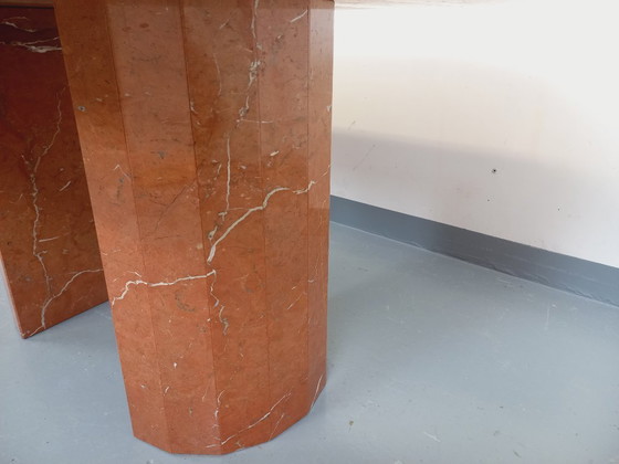 Image 1 of Vintage ovale eettafel van roze marmer uit de jaren 70/80.