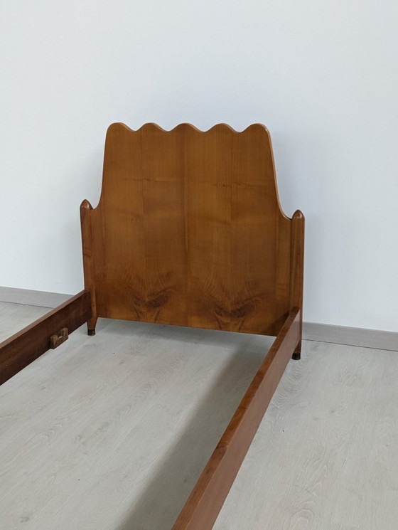 Image 1 of Bett - Holz - mit leicht glänzender Oberfläche, im Stil von Gio Ponti