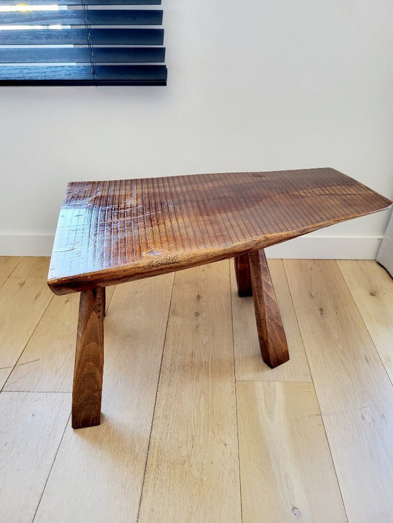 Image 1 of Boomstam massief houten zitbankje of bijzettafel, landelijke stijl, brutalist , jaren 60