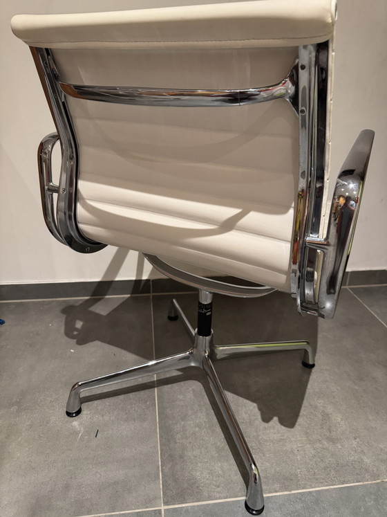 Eames Aluminium Stoel EA107 Vitra Herman Miller – Vergaderstoel, Leather (photo 3 of 6)