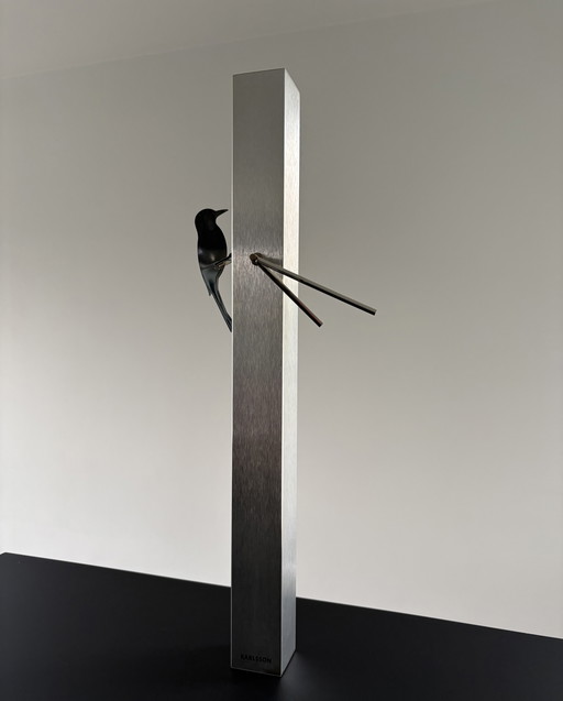 Reloj de diseño moderno Karlsson Woodpecker en acero inoxidable