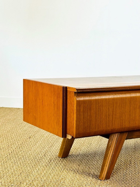 Image 1 of Aparador bajo escandinavo de teca con 3 cajones y patas inclinadas, 1960.