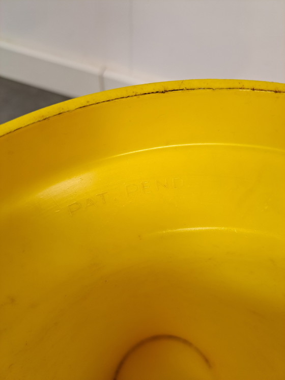 Image 1 of Tabouret en plastique de Suède Pat Pend Vintage