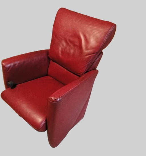 Sillón Jori Vinci de cuero rojo cereza.