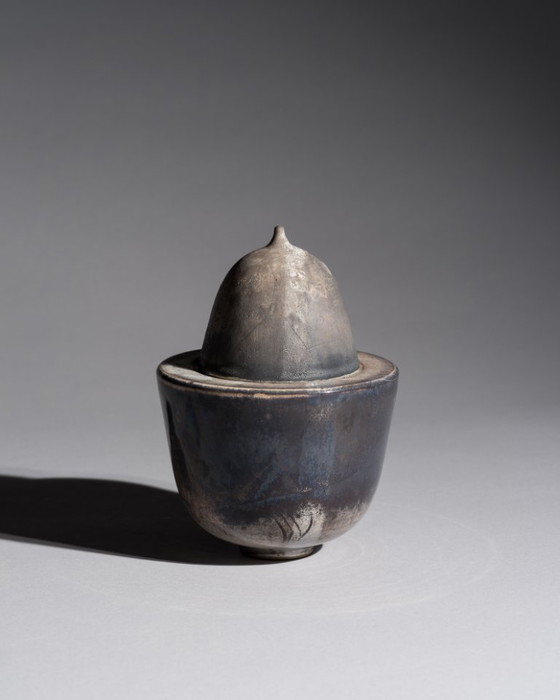 Image 1 of Studio Ceramic Box Duo – Mario Enke, Duitsland, 2010 · Reductiegebakken steengoed containers in grijze en blauwe tinten