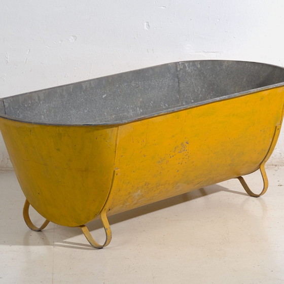 Rustic galvanized-metal container for garden or storage – Central Europe, circa 1910 – Plant pot (photo 4 of 39)