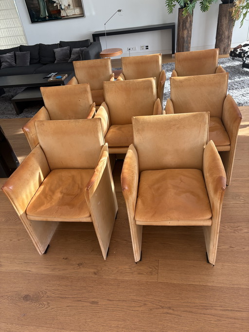 8 chaises de salle à manger en cuir Cassina