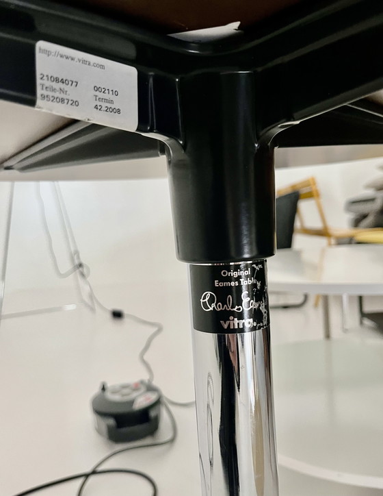 Image 1 of Vitra Eames Contract Tisch, schwarz, Ø 89
