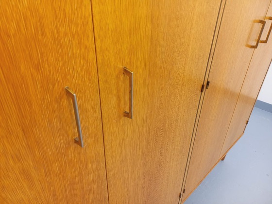 Image 1 of Armoire vintage en bois de chêne des années 60
