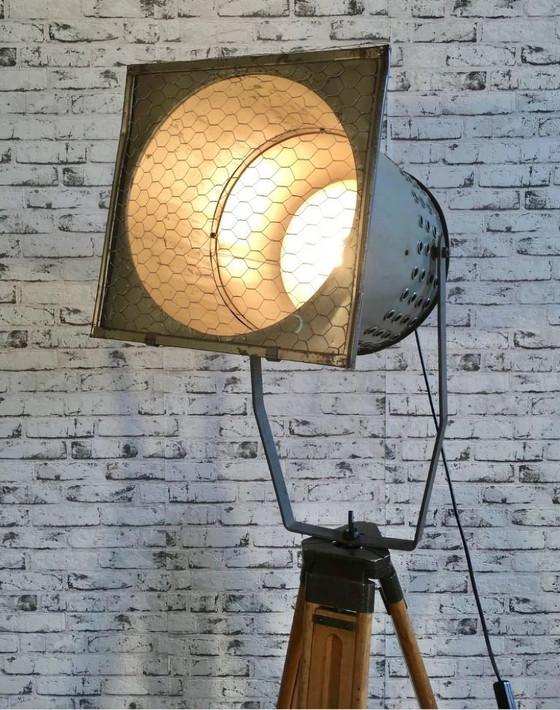 Image 1 of Grande faretto grigio vintage su treppiede in legno, anni '60