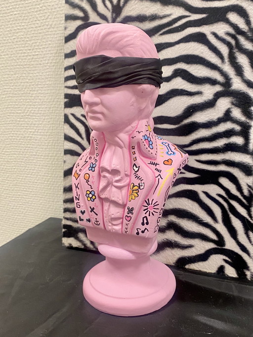 MOZART RELOADED - hand-painted sculpture (unique art object)" 📝 Description (example):  This is not a classical composer